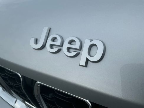 New 2025 Jeep Grand Cherokee Laredo X w/ Luxury Tech Group I image 17