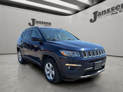 Used 2017 Jeep Compass Latitude w/ Popular Equipment Group AWD/4WD image 6