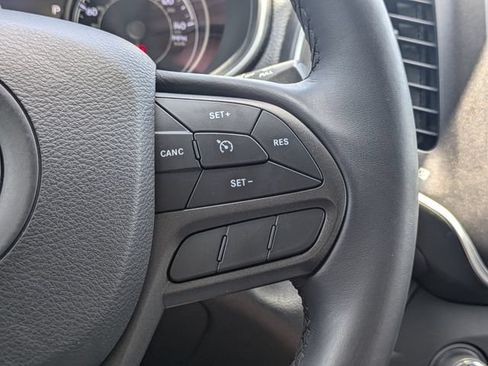 Used 2019 Jeep Cherokee Trailhawk AWD/4WD image 27