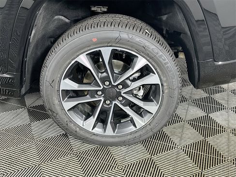 New 2025 Jeep Grand Cherokee Overland w/ Luxury Tech Group IV image 17