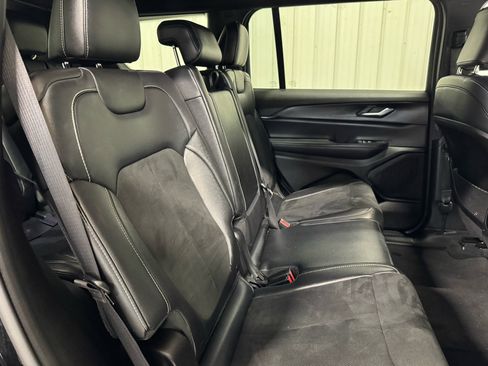 Used 2023 Jeep Grand Cherokee L Laredo image 12