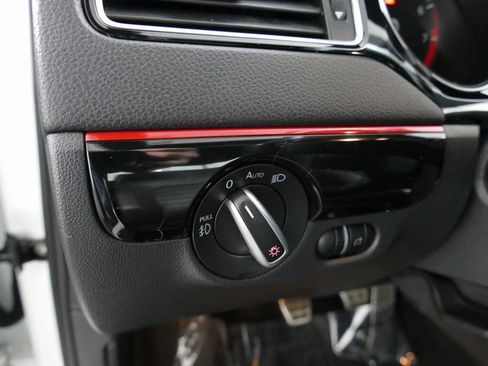 Used 2017 Volkswagen Jetta GLI image 11