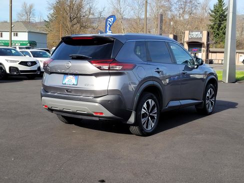 Used 2022 Nissan Rogue SV w/ SV Premium Package image 5