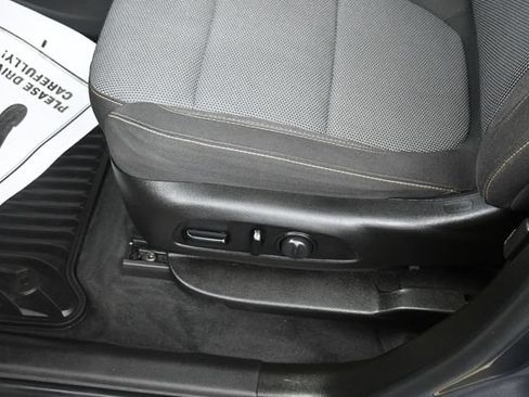 Used 2021 Chevrolet Traverse LT FWD image 11