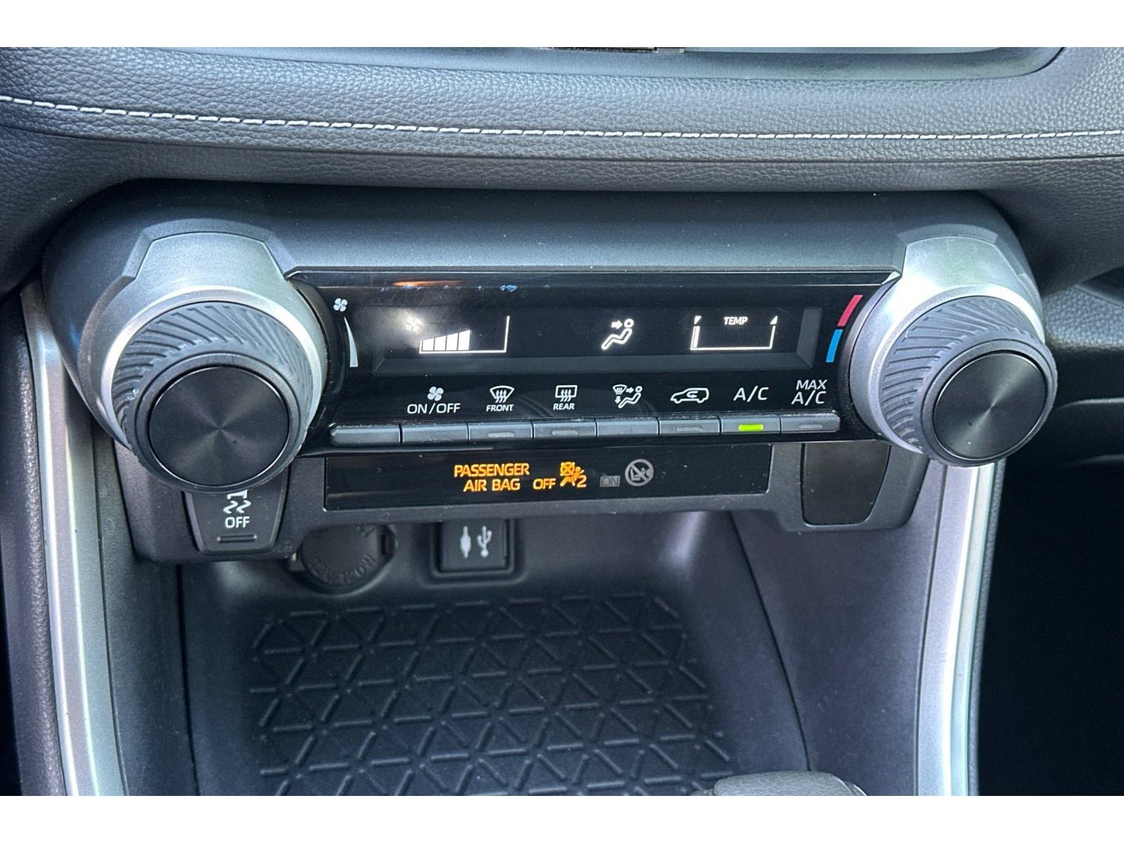Used 2019 Toyota RAV4 LE w/ Carpet Mat Package FWD image 22