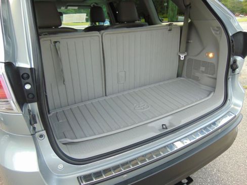 Used 2015 Toyota Highlander Limited AWD/4WD image 9