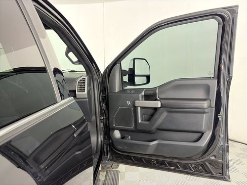 Used 2020 Ford F150 Platinum w/ Equipment Group 701A Luxury AWD/4WD image 31