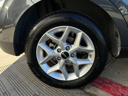 Used 2025 Kia Soul LX w/ LX Technology Package image 9