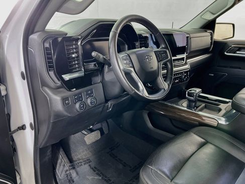 Used 2023 Chevrolet Silverado 1500 RST w/ Redline Edition AWD/4WD image 9