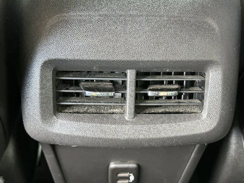 Used 2024 GMC Terrain SLT AWD/4WD image 15