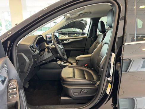 Used 2025 Ford Escape Platinum AWD/4WD image 13