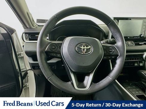 Used 2021 Toyota RAV4 XLE Premium image 12