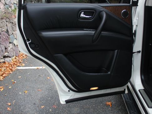 Used 2017 INFINITI QX80 4WD w/ Driver Assistance Package image 15