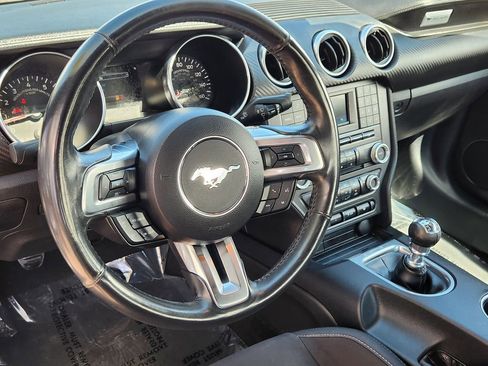 Used 2018 Ford Mustang Coupe image 3