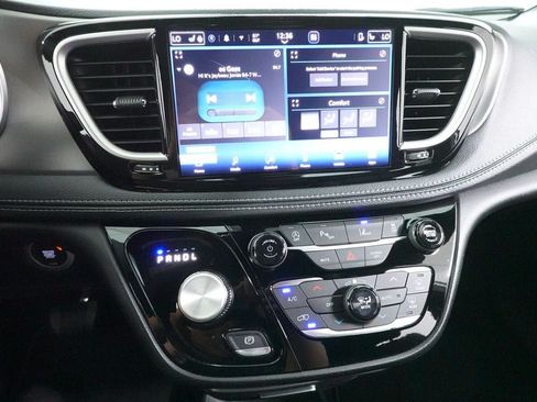 New 2027 Chrysler Pacifica Select FWD image 13