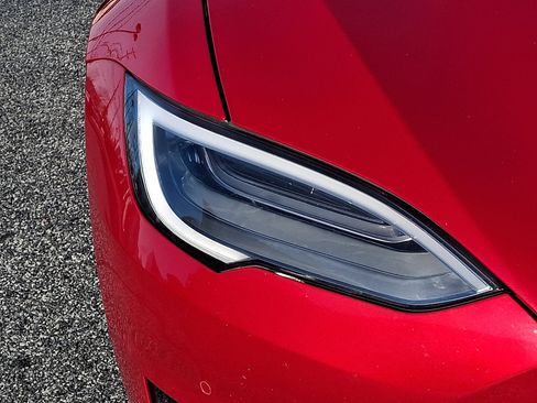 Used 2021 Tesla Model S Plaid image 9