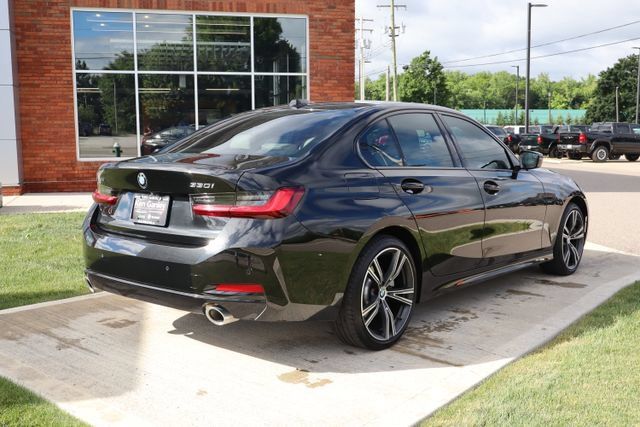 Used 2023 BMW 330i xDrive Sedan w/ Premium Package AWD/4WD image 37