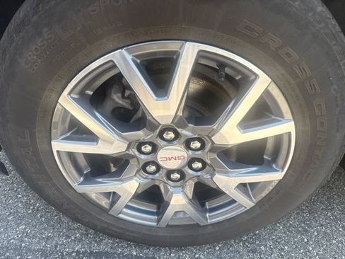 Used 2023 GMC Acadia SLT w/ Preferred Package AWD/4WD image 4