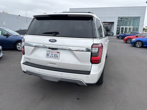 Used 2018 Ford Expedition Limited w/ Equipment Group 301A AWD/4WD image 16