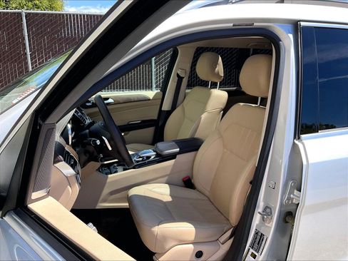 Used 2019 Mercedes-Benz GLS 450 4MATIC image 24