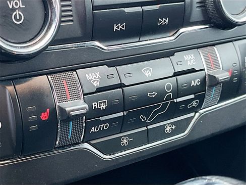 Used 2019 Ford Explorer XLT w/ Equipment Group 202A image 20