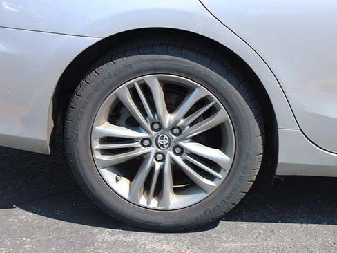 Used 2016 Toyota Camry SE FWD image 8