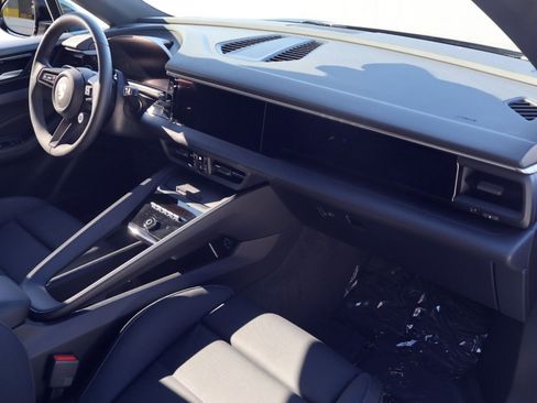New 2026 Porsche Macan Electric RWD image 25