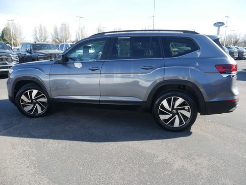 Used 2025 Volkswagen Atlas SE image 18