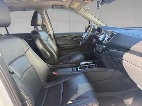 Used 2021 Honda Pilot Touring image 17