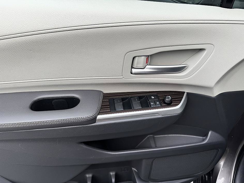 Certified 2022 Toyota Sienna XLE FWD image 9