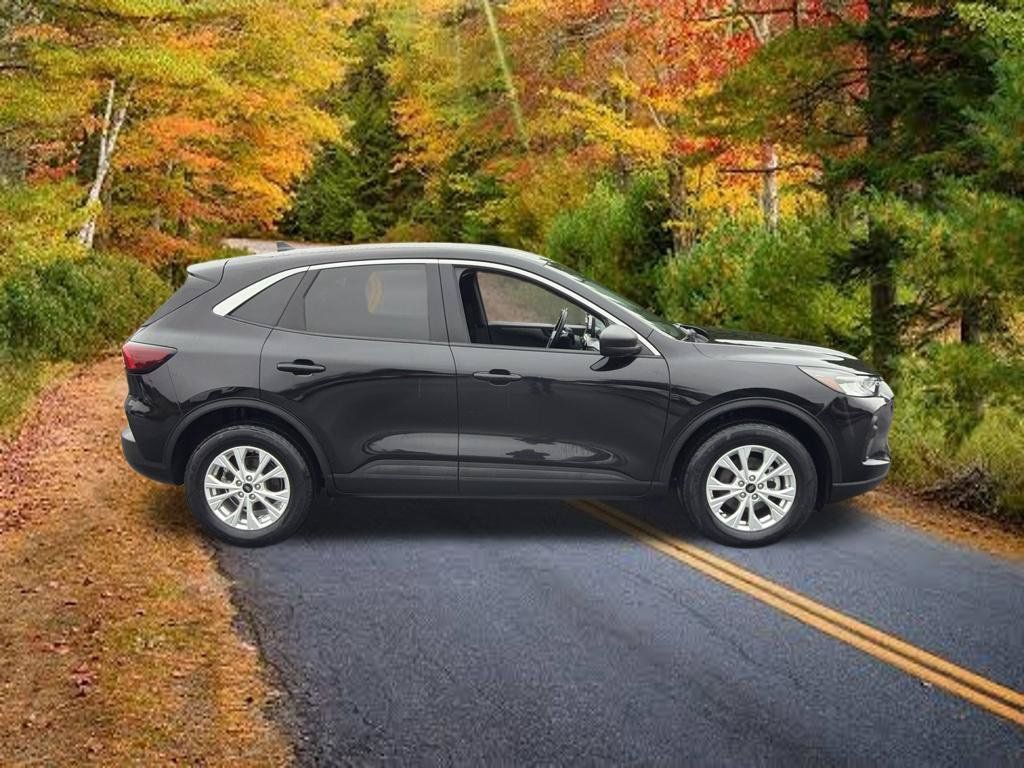Used 2024 Ford Escape Active AWD/4WD image 2