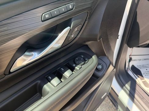 Used 2024 GMC Terrain SLT w/ Infotainment Package II AWD/4WD image 11