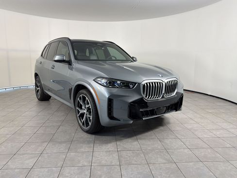 New 2026 BMW X5 xDrive40i w/ M Sport Package AWD/4WD image 7