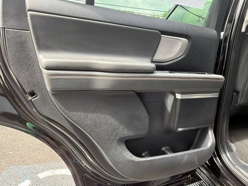 Used 2025 Ford Expedition Active AWD/4WD image 17