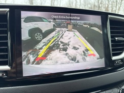 Used 2022 Chrysler Pacifica Touring-L image 29