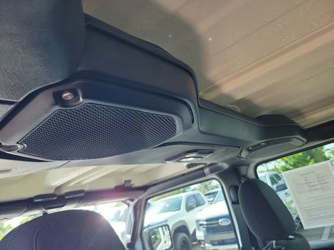 Used 2018 Jeep Wrangler Unlimited Sport AWD/4WD image 11