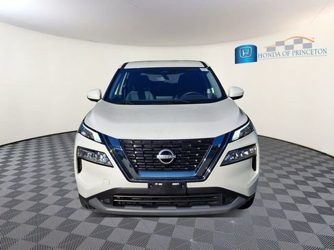 Used 2023 Nissan Rogue SV AWD/4WD image 2