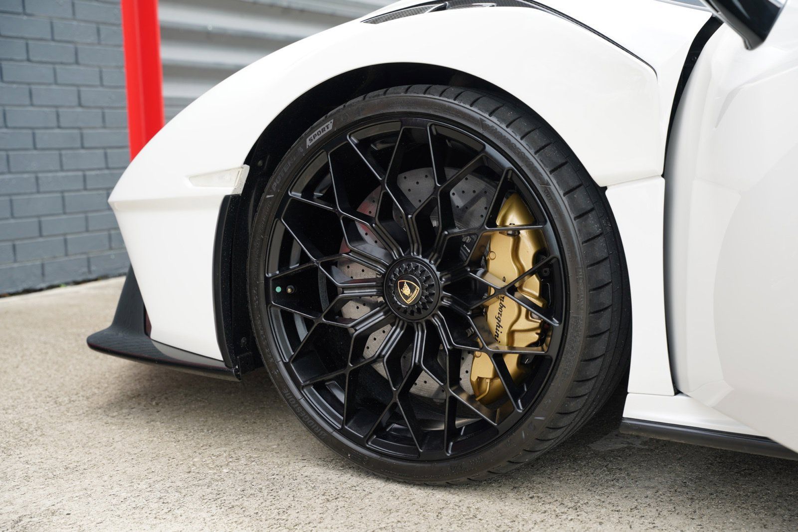 Used 2023 Lamborghini Huracan STO RWD image 31