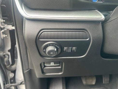 Used 2025 Jeep Wagoneer L Series II w/ 8-pass Seating Package AWD/4WD image 18