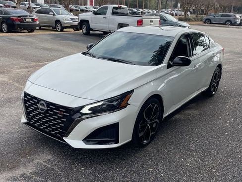 Used 2024 Nissan Altima 2.5 SR w/ SR Premium Package image 1