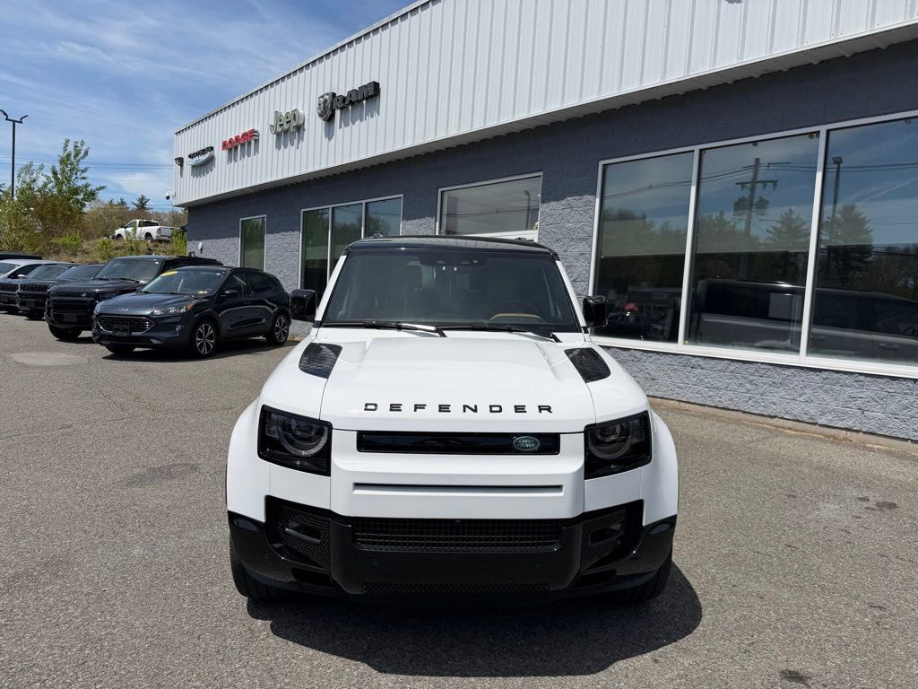 Used 2025 Land Rover Defender 130 X-Dynamic SE AWD/4WD image 10