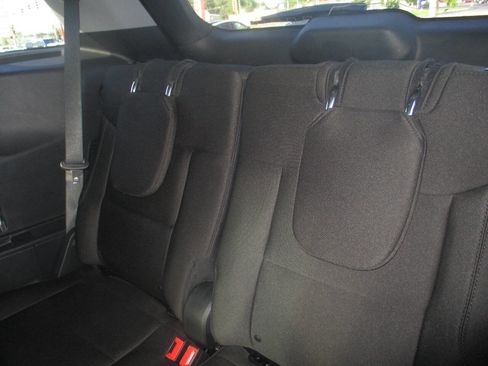 Used 2024 Ford Explorer XLT image 11