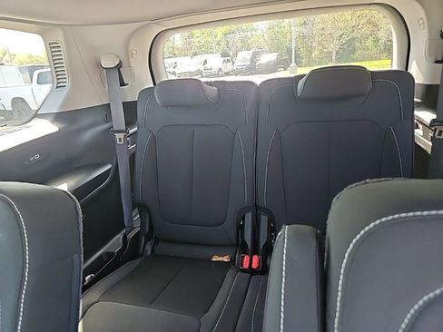 Used 2022 Jeep Grand Cherokee L Laredo w/ Luxury Tech Group I image 14