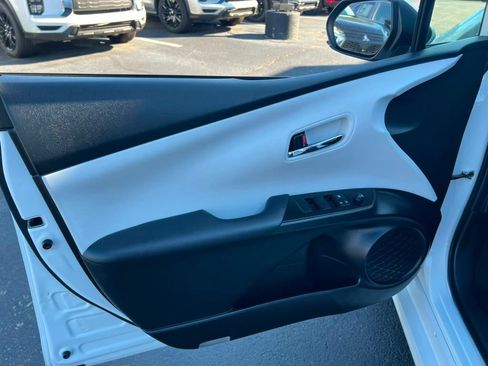 Used 2022 Toyota Prius LE FWD image 11