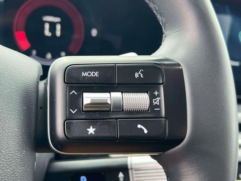 Certified 2025 Hyundai Santa Fe SEL image 22