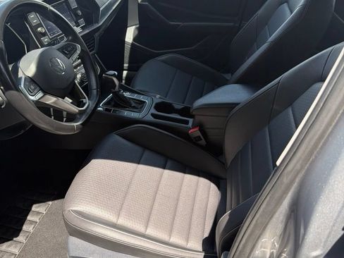 Used 2024 Volkswagen Jetta SE FWD image 1