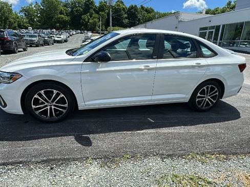 Used 2024 Volkswagen Jetta Sport FWD image 8