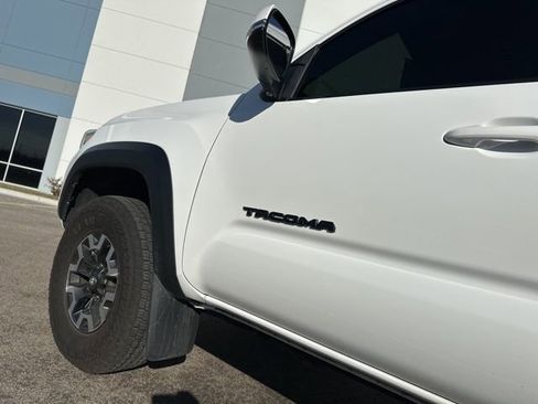 Used 2022 Toyota Tacoma TRD Off-Road w/ TRD Premium Off Road Package image 9