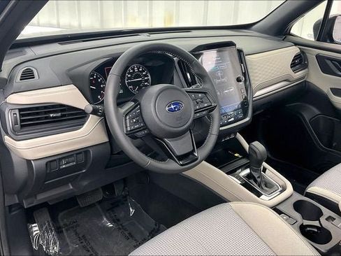 Used 2025 Subaru Forester Premium AWD/4WD image 17