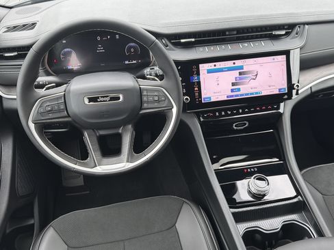 New 2026 Jeep Grand Cherokee L 2WD image 28